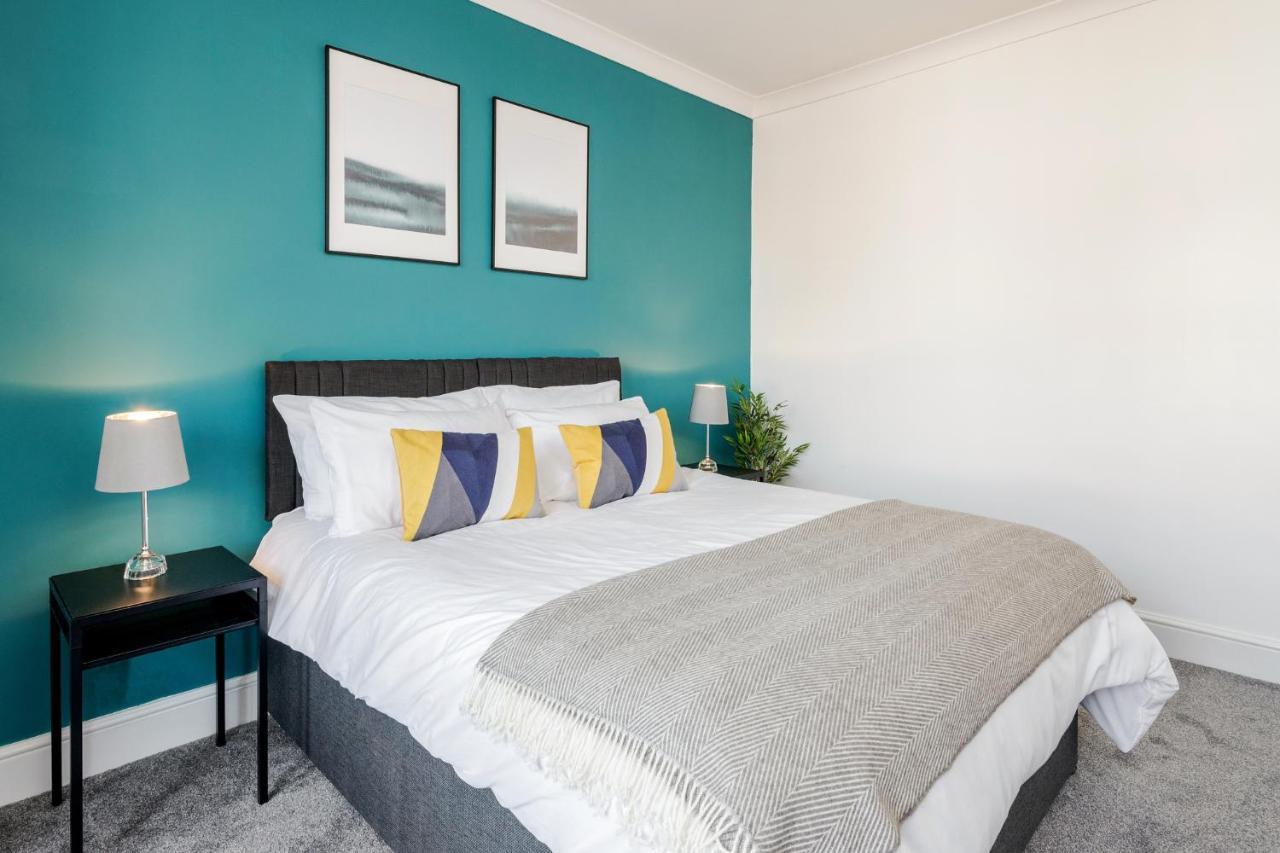 Business & Leisure 2 Bedroom & Parking By Damask Homes Ilford