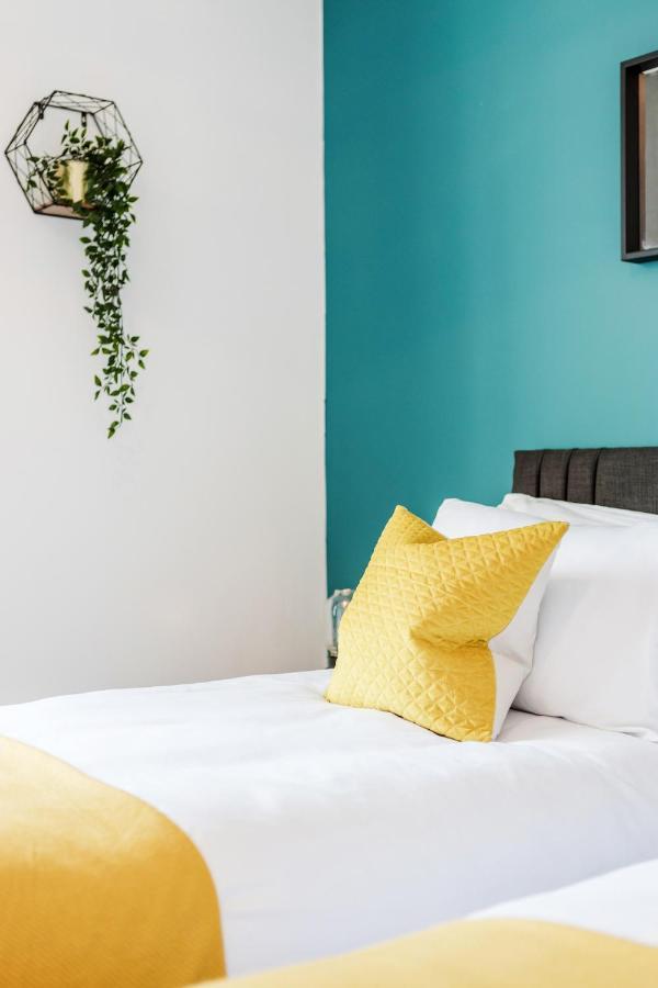 Business & Leisure 2 Bedroom & Parking By Damask Homes Ilford