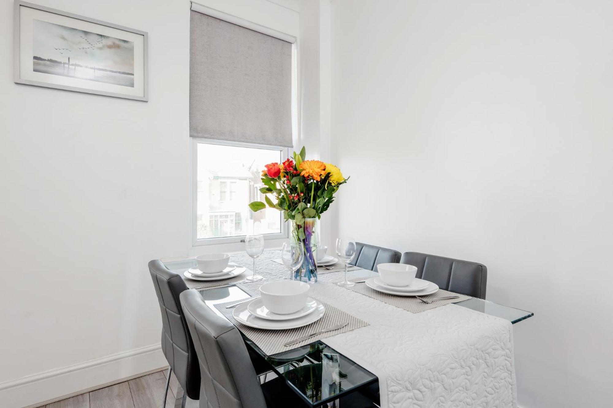 Business & Leisure 2 Bedroom & Parking By Damask Homes Apartment *