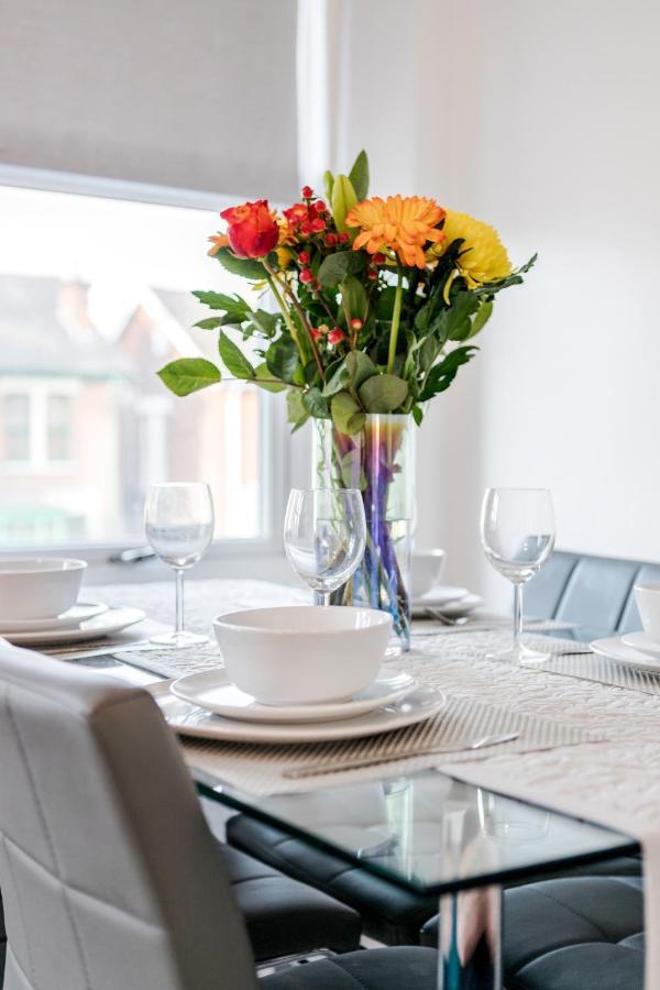 Business & Leisure 2 Bedroom & Parking By Damask Homes Ilford